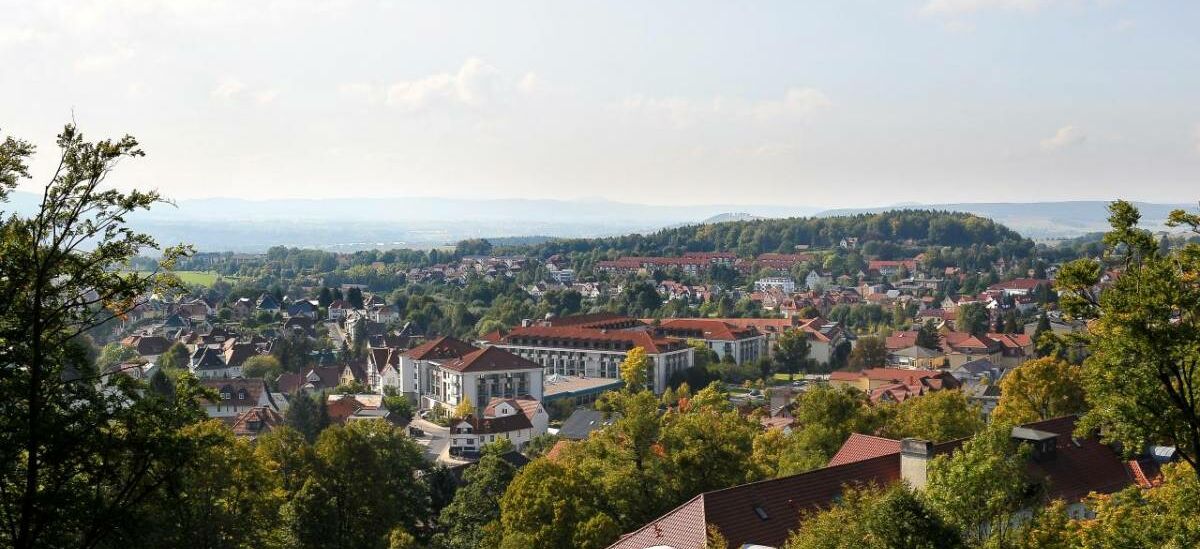 Landschaftsaufnahme Weiter Blick am Barfußweg mit Ausblick auf Bad Liebenstein
